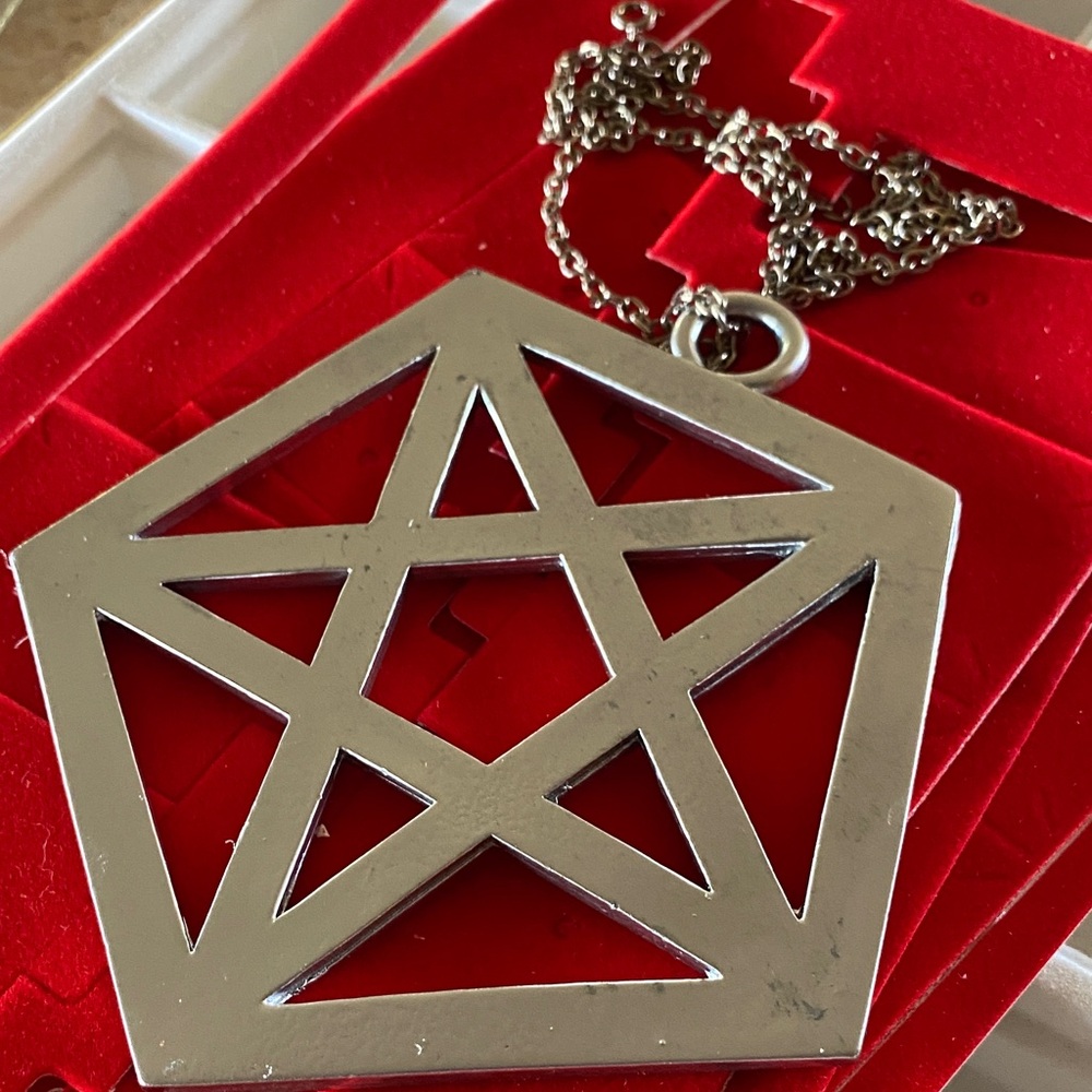 Geometric Pentagram Cutout Pendant Necklace - Silver Tone